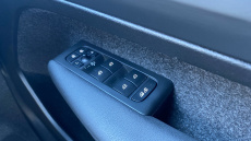 Volvo XC40 2.0 B4P Plus Black Edition 5dr Auto Petrol Estate